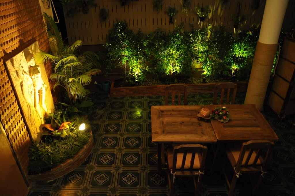 Palada Guesthouse HHQ Exterior foto